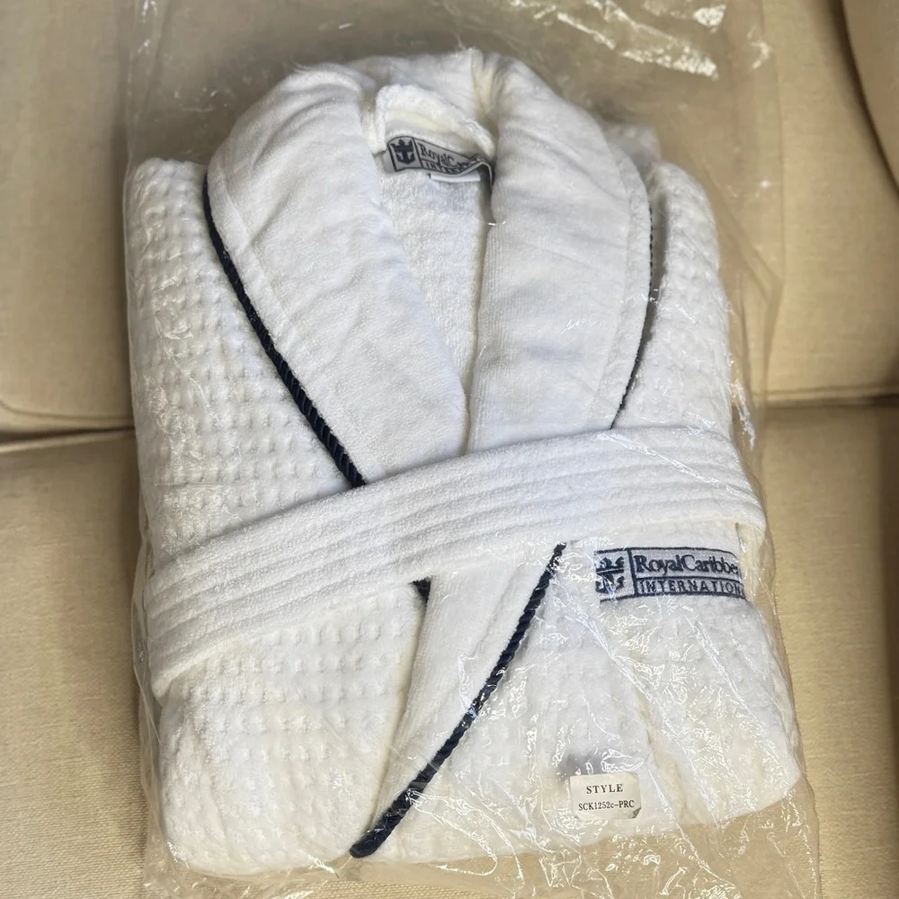 NWT Vintage Royal Caribbean White Bathrobe with Navy Piping - Picture 5 of 5